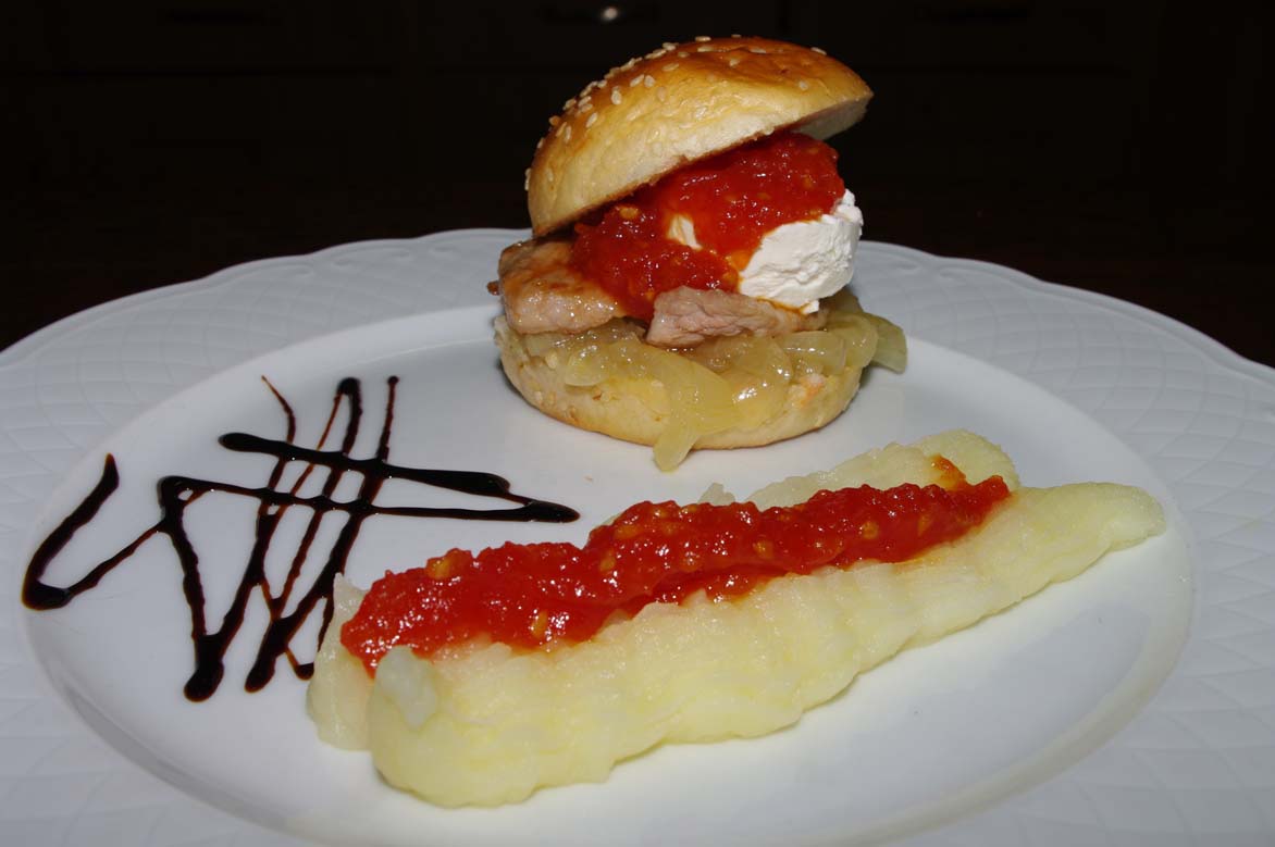 Mini-Hamburguesa de Cebolla Caramelizada, Secreto Ibérico y Queso de Cabra - Se abre en ventana nueva